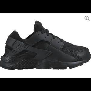Hurraches all black